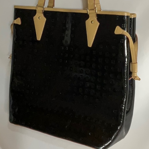 Arcadia Black & Tan Patent Leather Large Tote Textured Design and Leather Straps - Picture 13 of 15